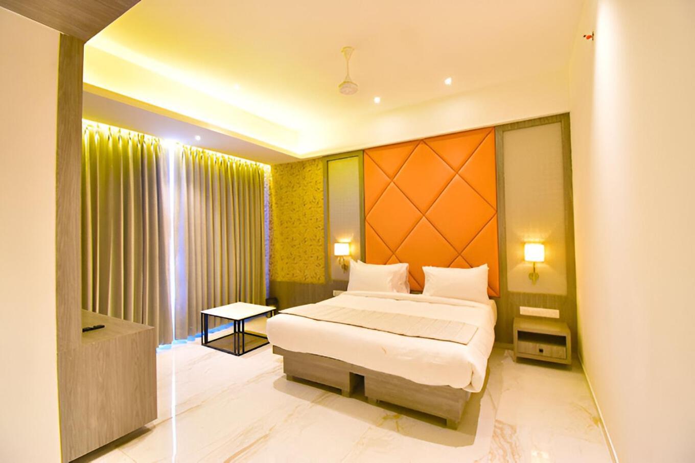Glitz Hotels La Dahlia - Premium Thane Exterior photo