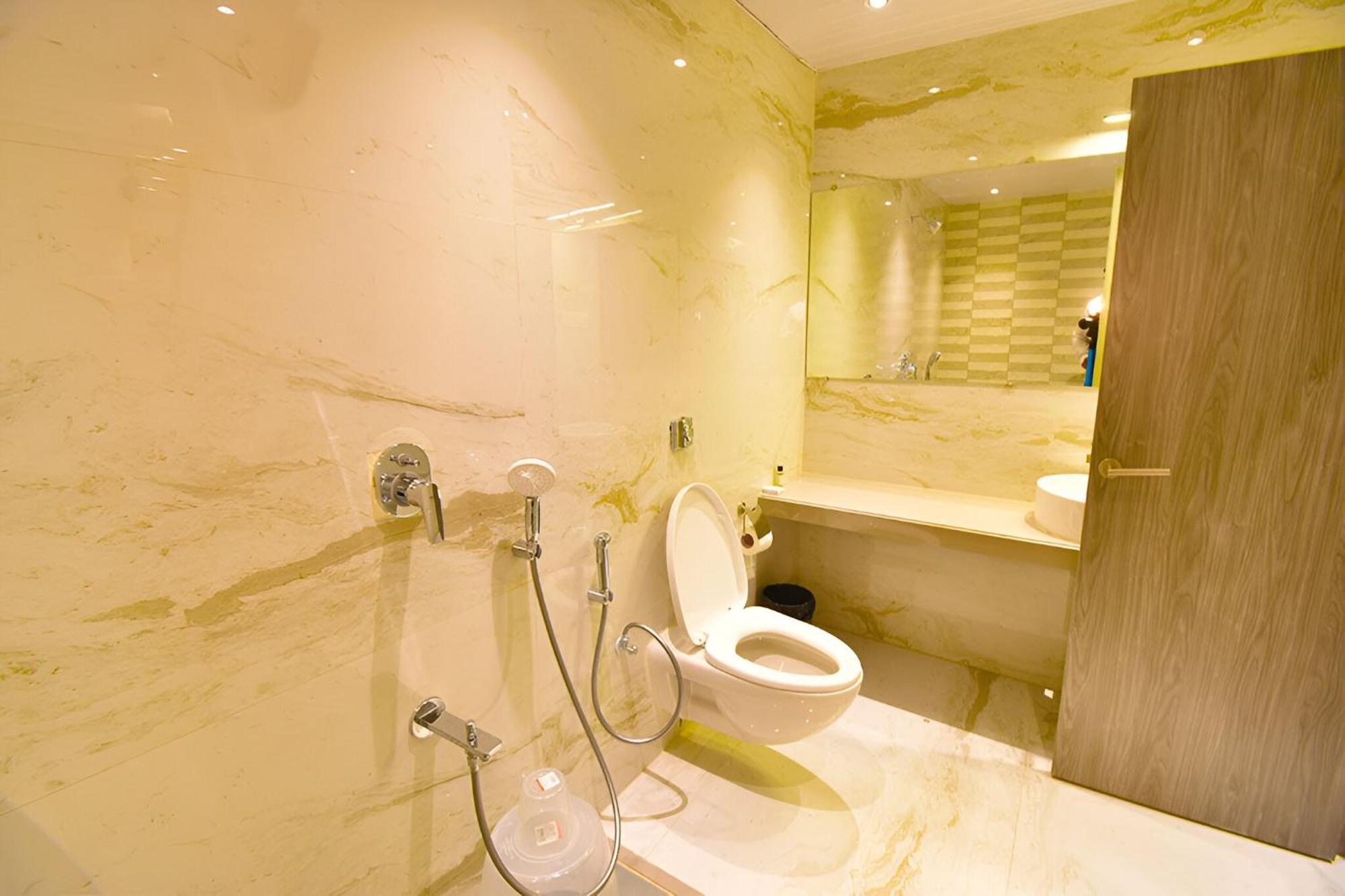 Glitz Hotels La Dahlia - Premium Thane Exterior photo